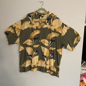 TOMMY BAHAMA 100% Rayon camp shirt Size XXL